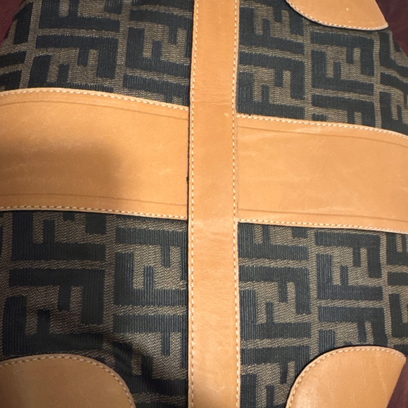 Fendi monogram  purse authentic excellent condition - Picture 12 of 13